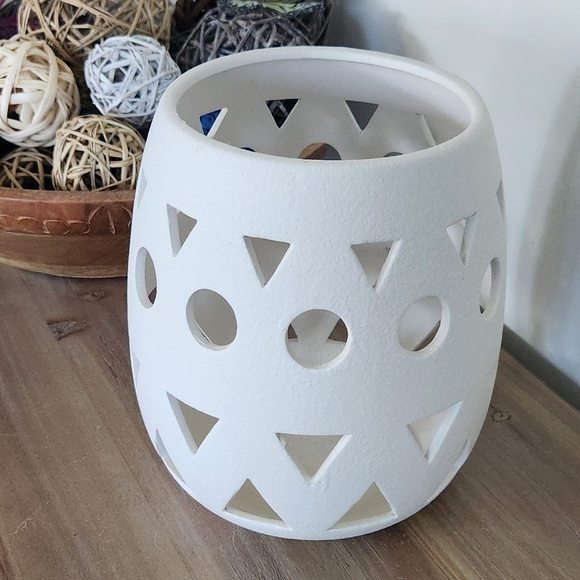 🏠 Hobby Lobby White Ceramic Geometric Vase – Mirage Collection Elegant Ambiance - Picture 4 of 13